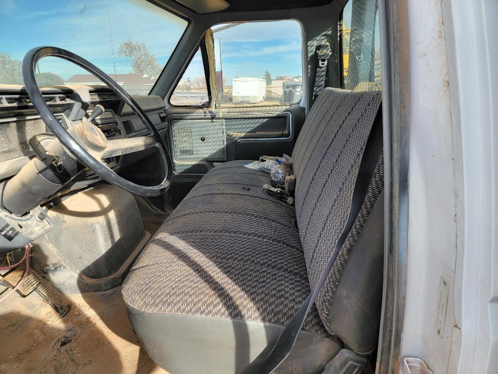 1989 Ford F700 Diesel, 20 + Tail Flatbed Truck