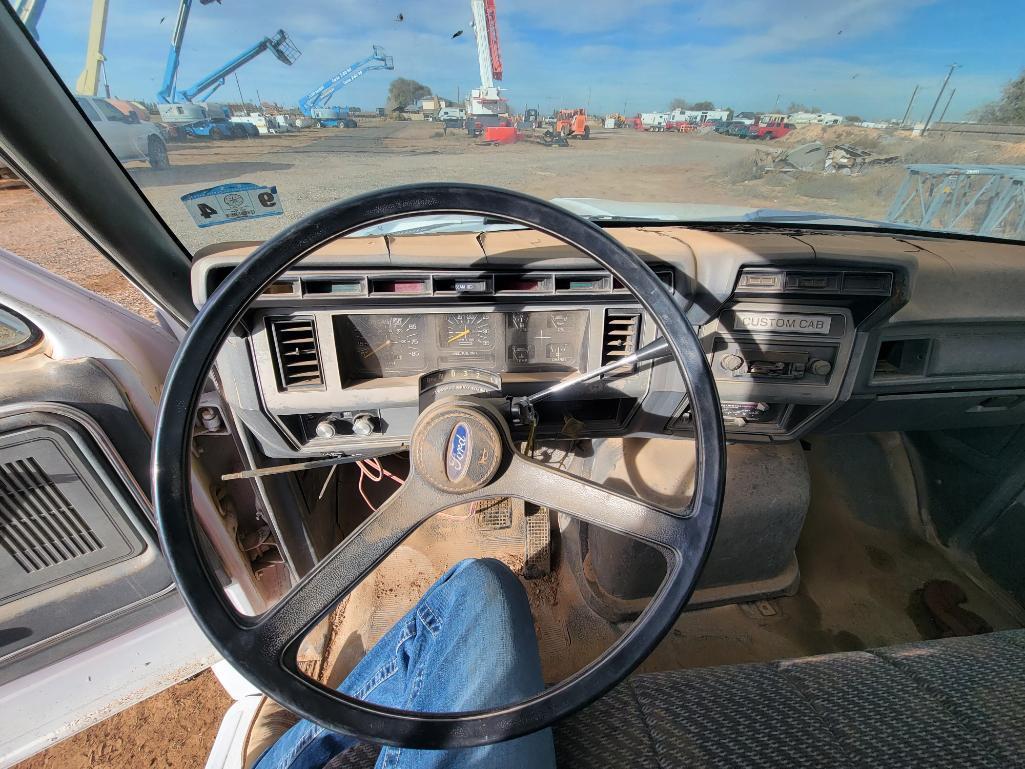 1989 Ford F700 Diesel, 20 + Tail Flatbed Truck