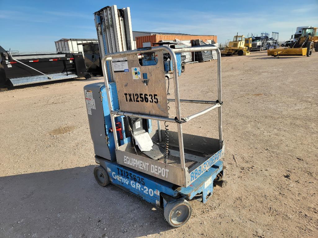 Genie GR20 Self Propelled Personnel Lift