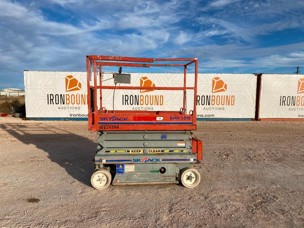 SKY JACK SJIII 3219 Scissor Lift