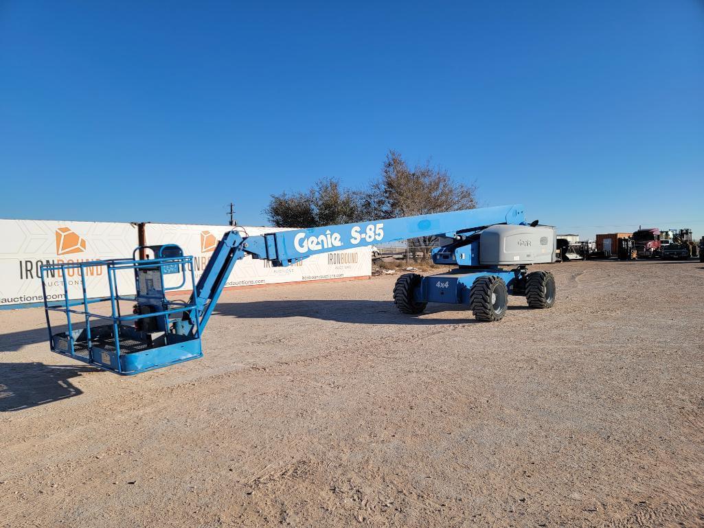 2013 Genie S-85 Manlift