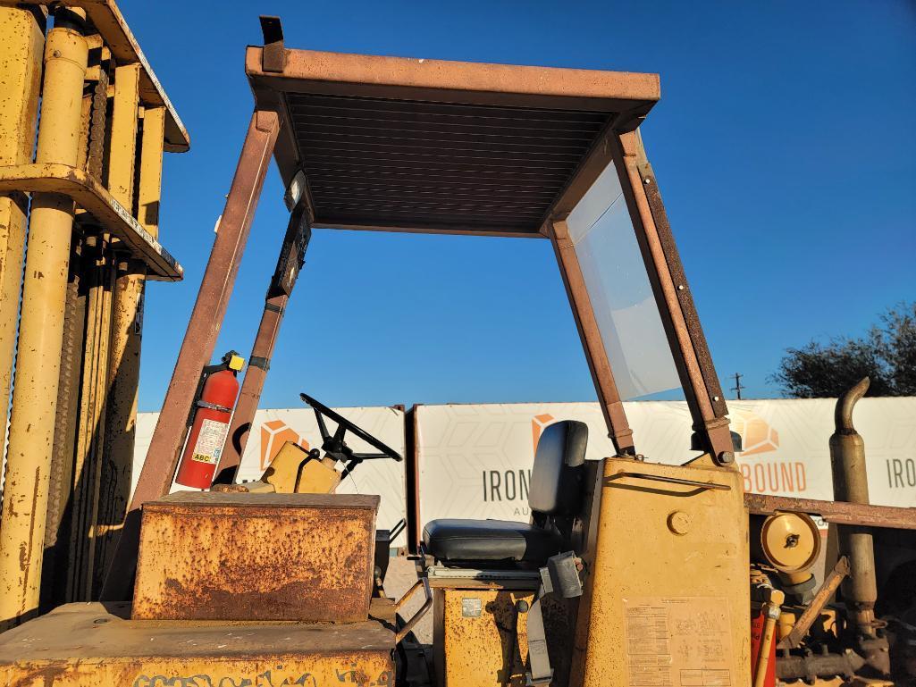 CASE 585E Rough Terrain Forklift