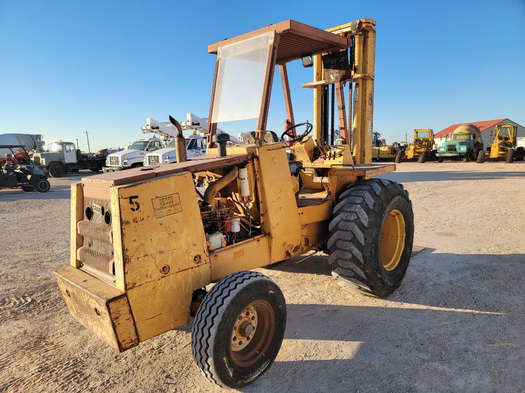 CASE 585E Rough Terrain Forklift