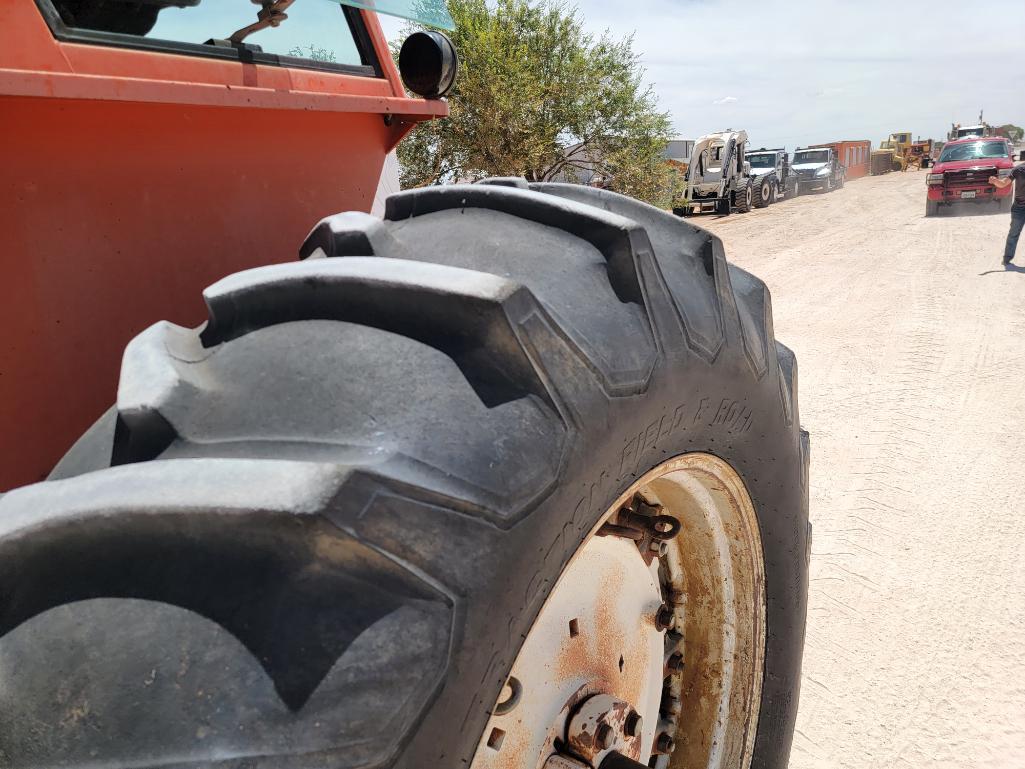 Allis-Chalmers 7010 Tractor