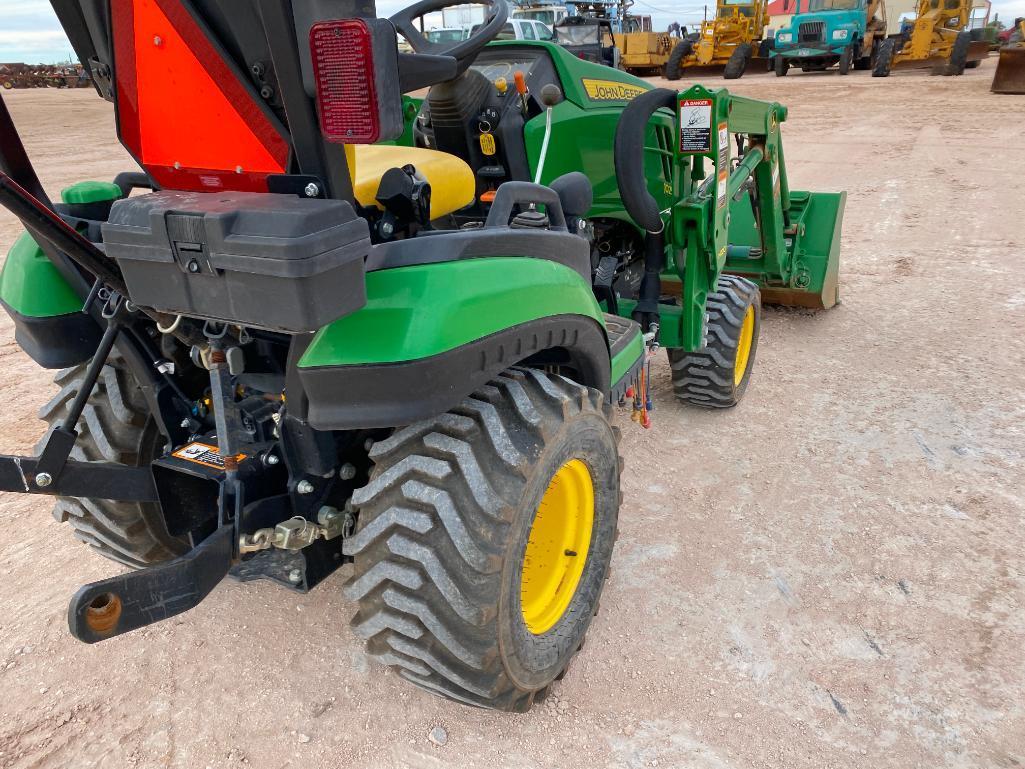 John Deere 1025 Tractor w/Front end Loader