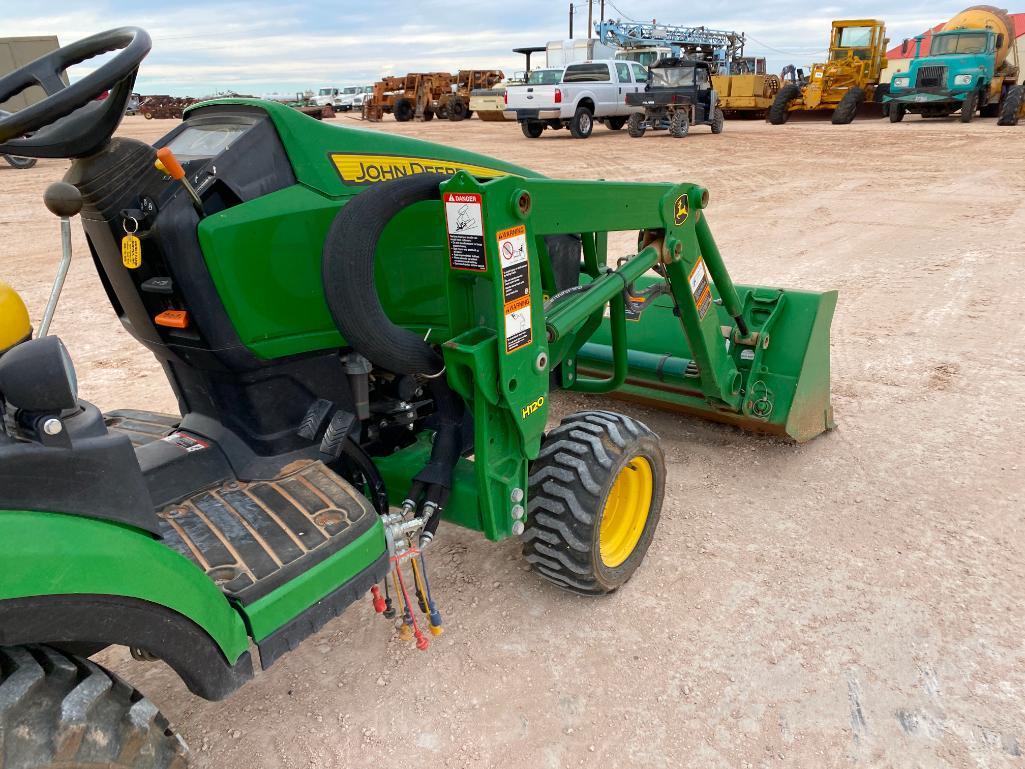 John Deere 1025 Tractor w/Front end Loader