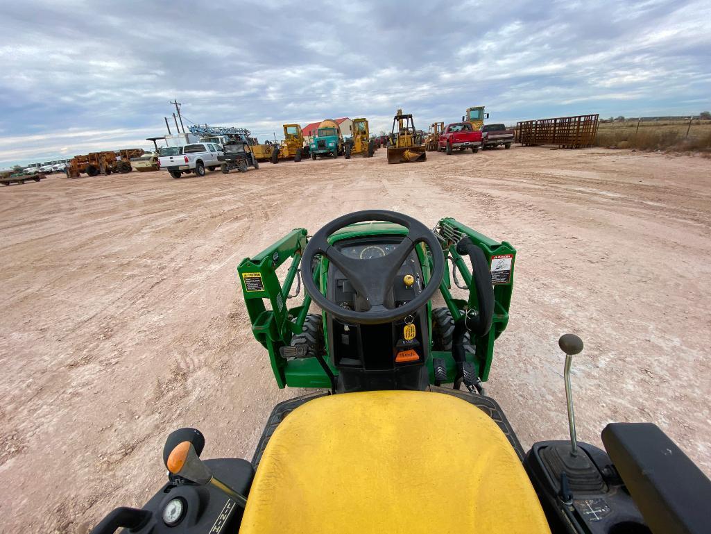 John Deere 1025 Tractor w/Front end Loader