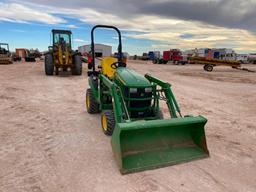 John Deere 1025 Tractor w/Front end Loader