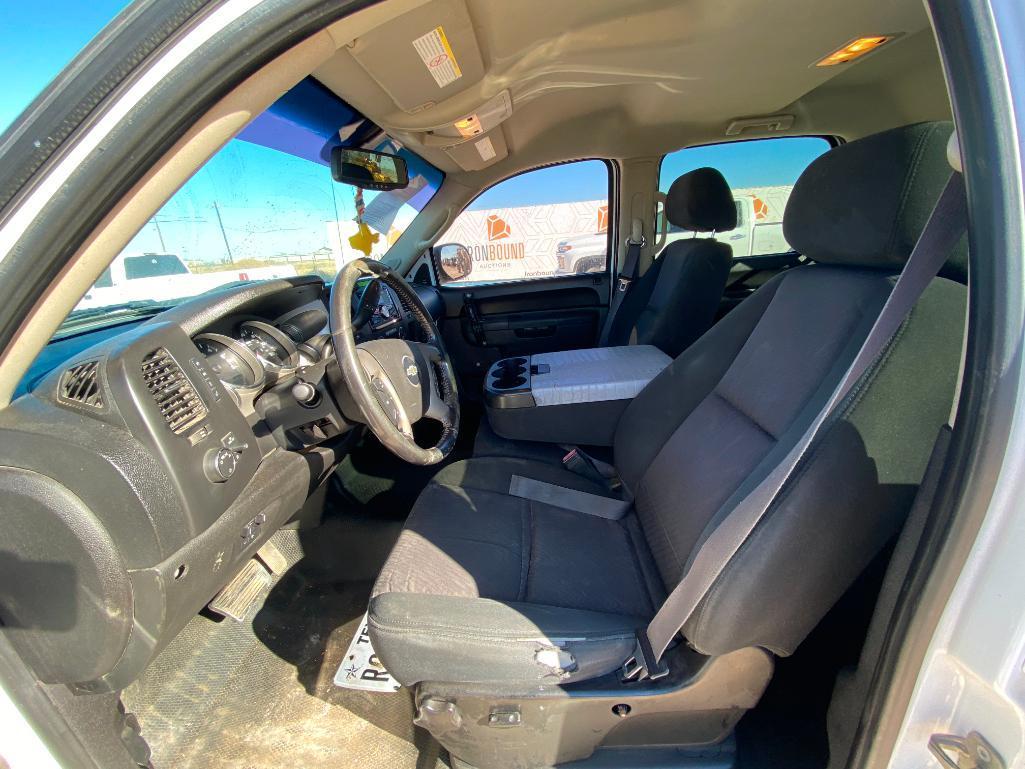 2011 Chevrolet Silverado Flatbed Pickup Truck
