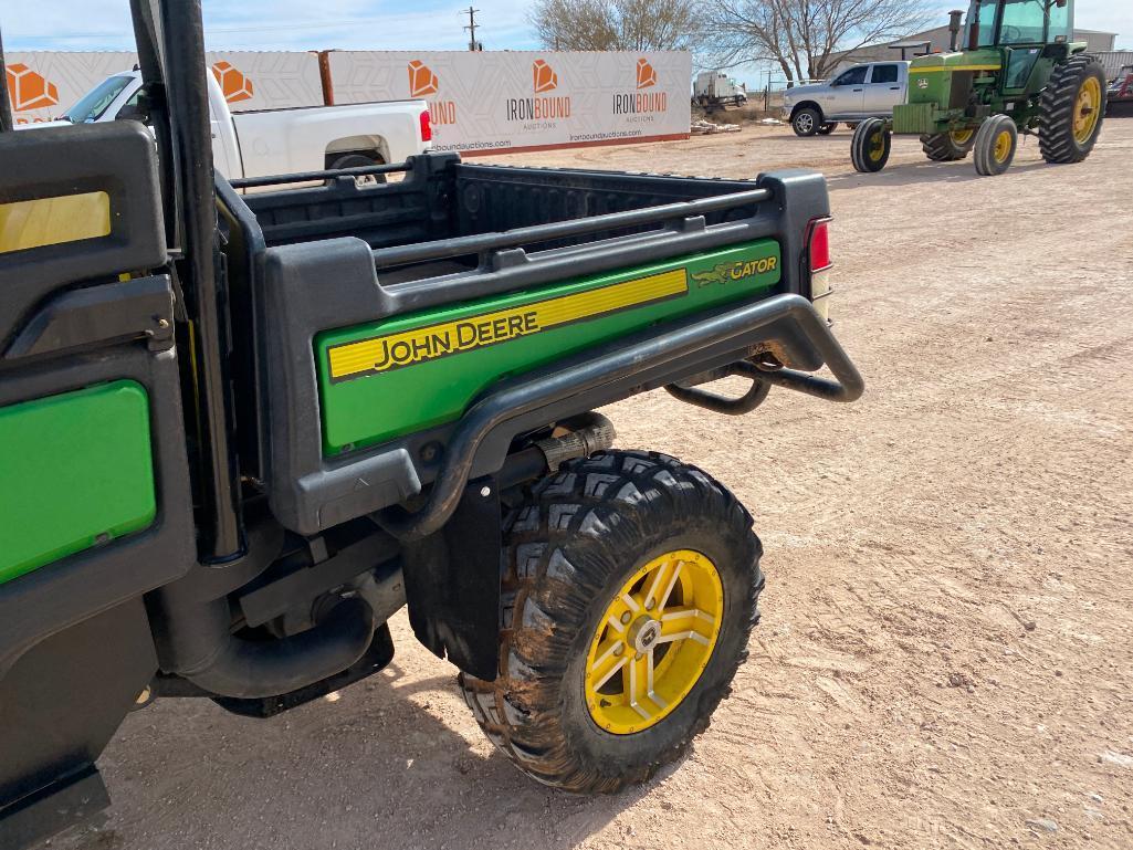 John Deere 825iS4 Gator