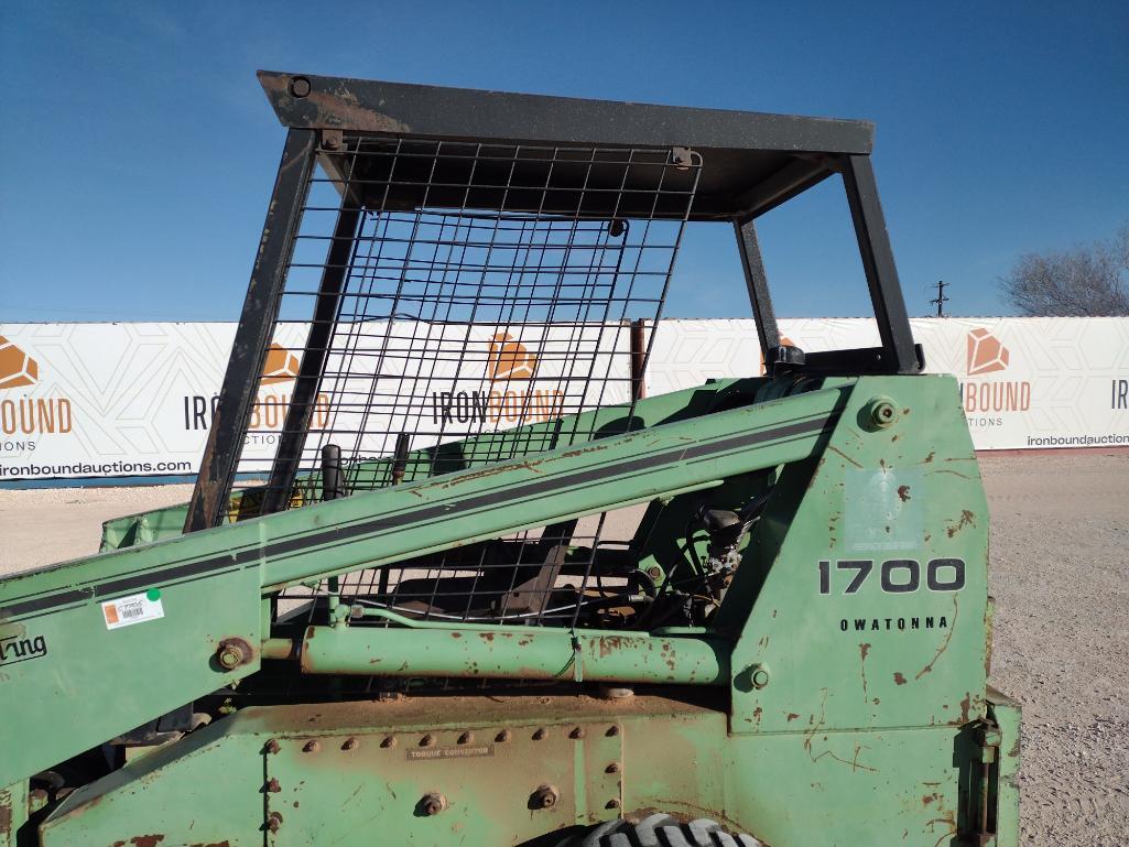 OMC Owatonna 1700 Skid Steer Loader