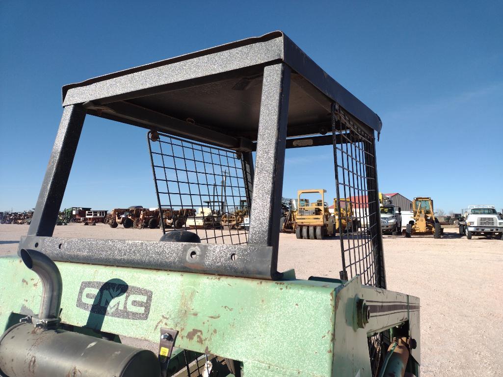 OMC Owatonna 1700 Skid Steer Loader