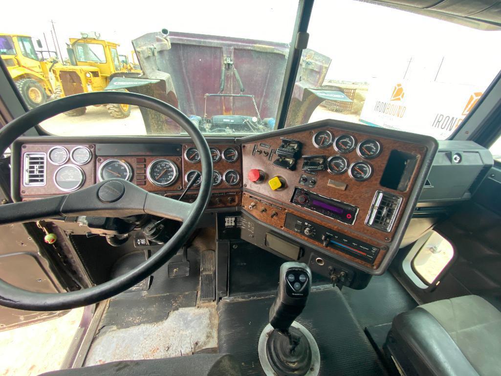 2000 International FLD120 Truck Tractor