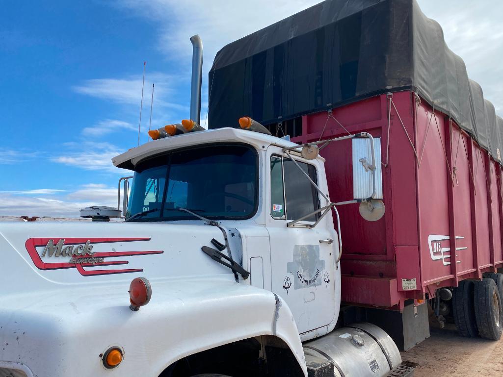 1989 Mack RB688S Module Truck