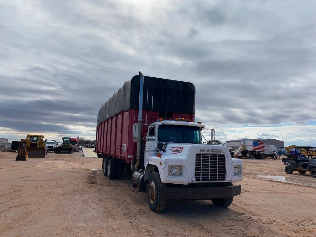 1989 Mack RB688S Module Truck