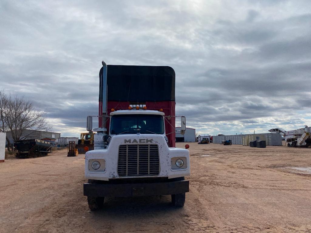 1989 Mack RB688S Module Truck