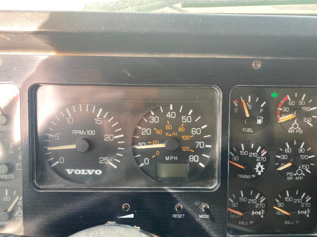 1995 Volvo GM Truck Tractor (Located in Dalhart Tx )