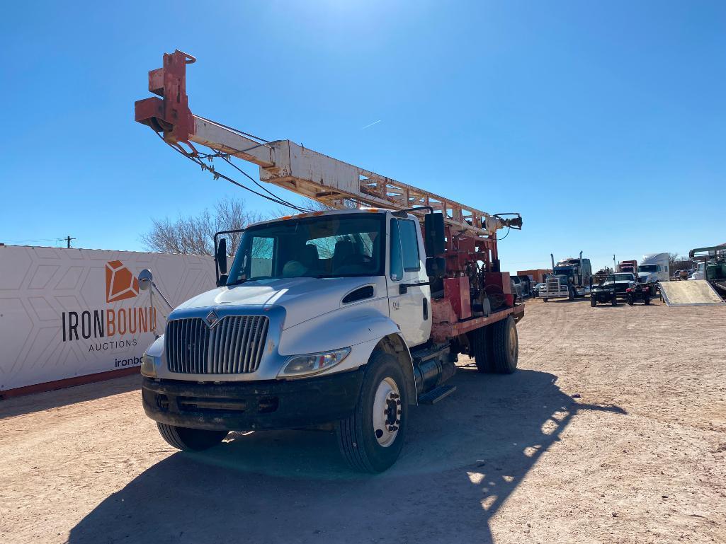 2005 International 4300 Pulling Unit Truck