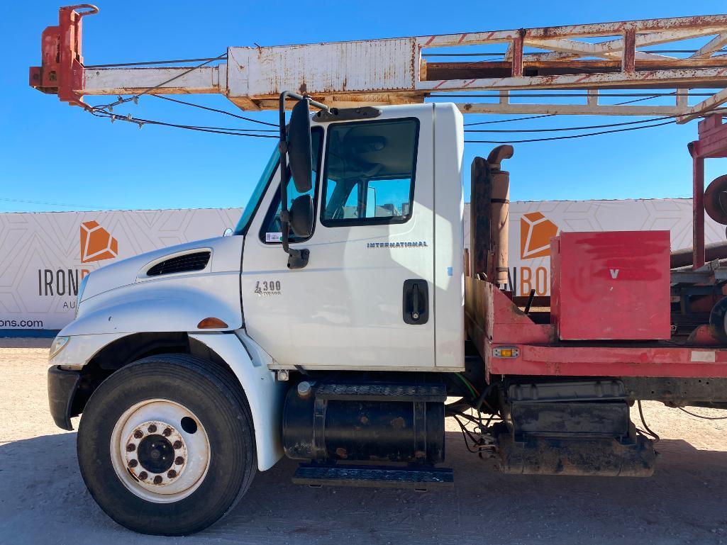 2005 International 4300 Pulling Unit Truck