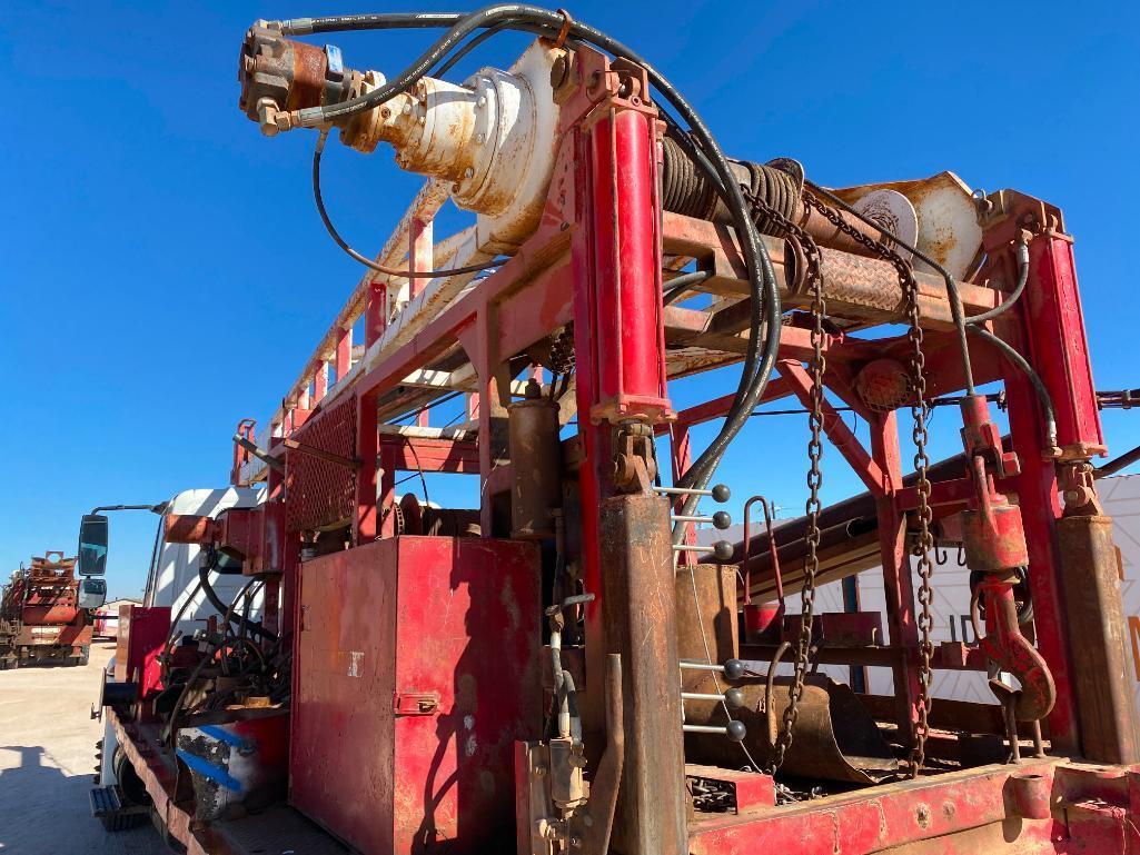 2005 International 4300 Pulling Unit Truck