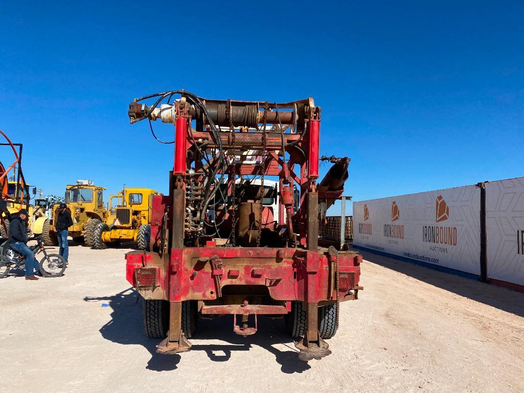 2005 International 4300 Pulling Unit Truck