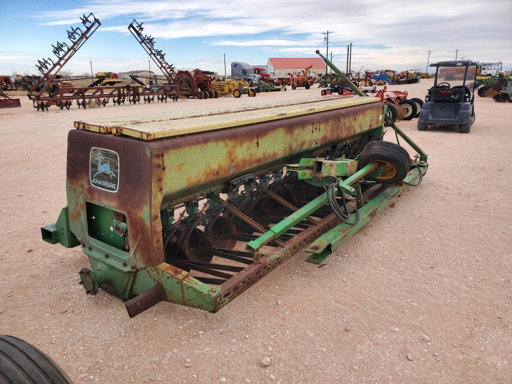 John Deere 8000 Seed Drill