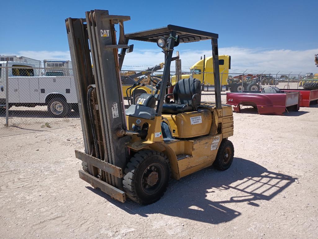 Cat DP25 Forklift