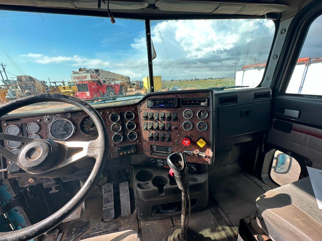 1999 International Truck Tractor VIN # 2HSFBASR7XC090604