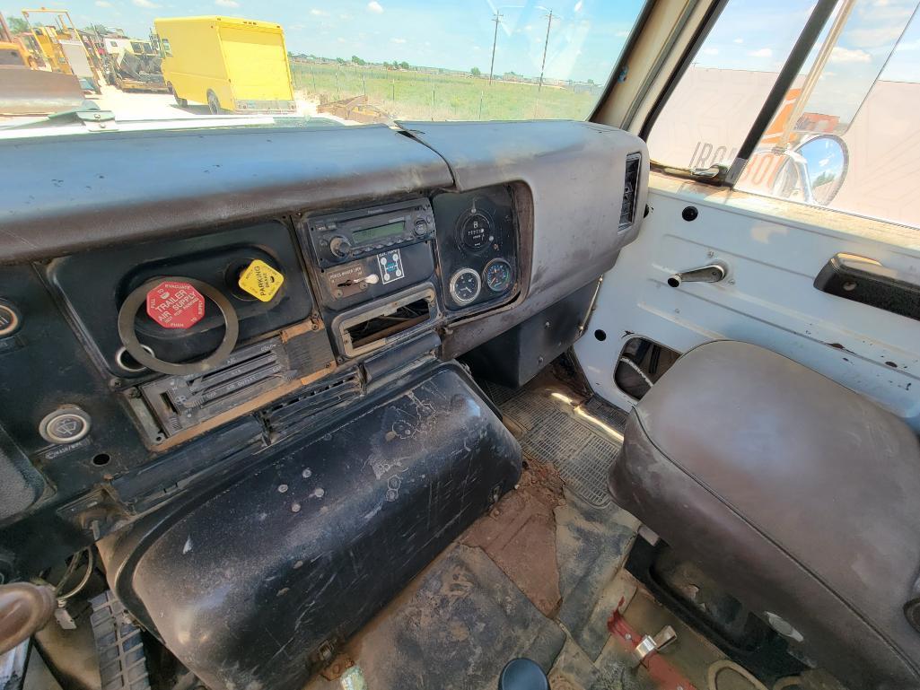 1982 International F-2574 Cab + Chassis Truck