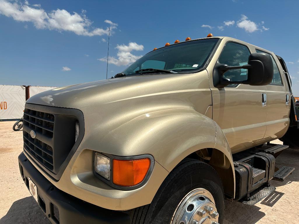 2000 Ford F-650 Flatbed Truck