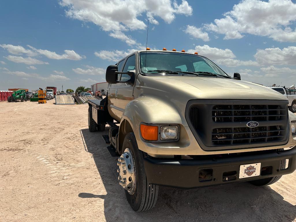 2000 Ford F-650 Flatbed Truck