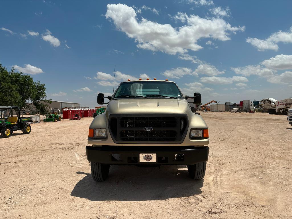 2000 Ford F-650 Flatbed Truck