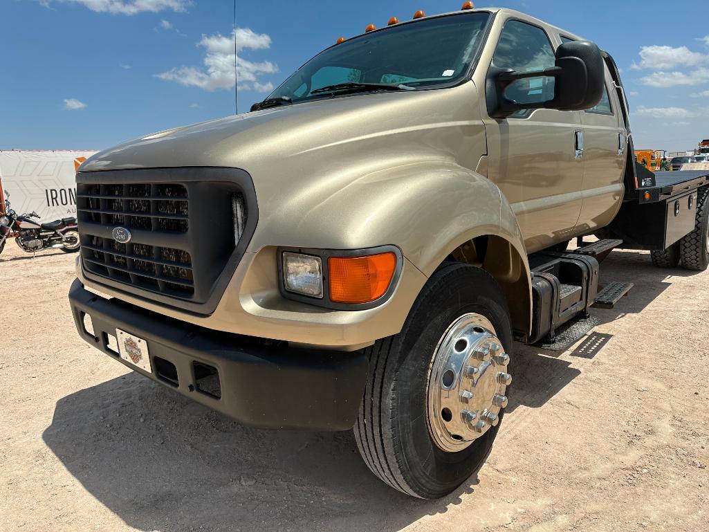 2000 Ford F-650 Flatbed Truck