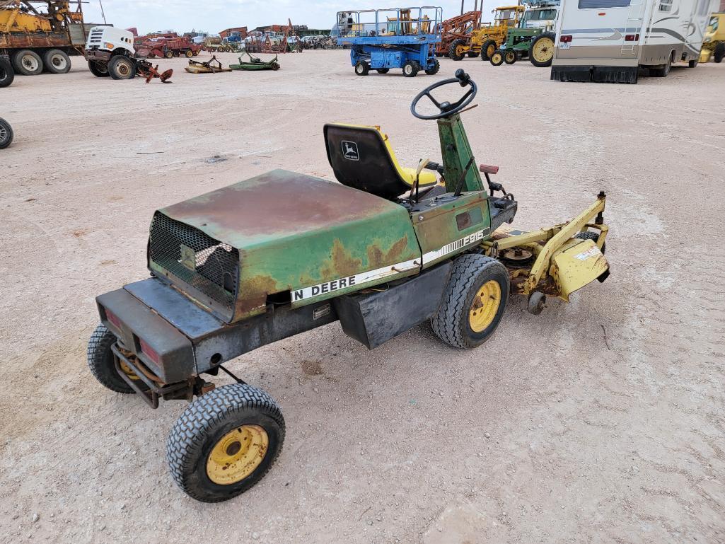 John Deere F915 Mower