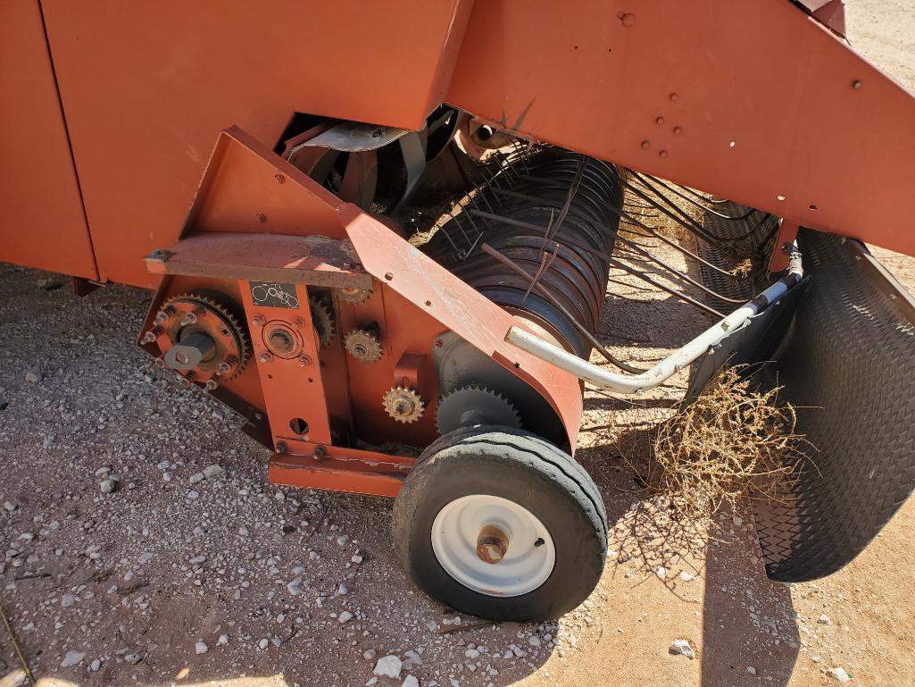 Hesston 4910 Baler