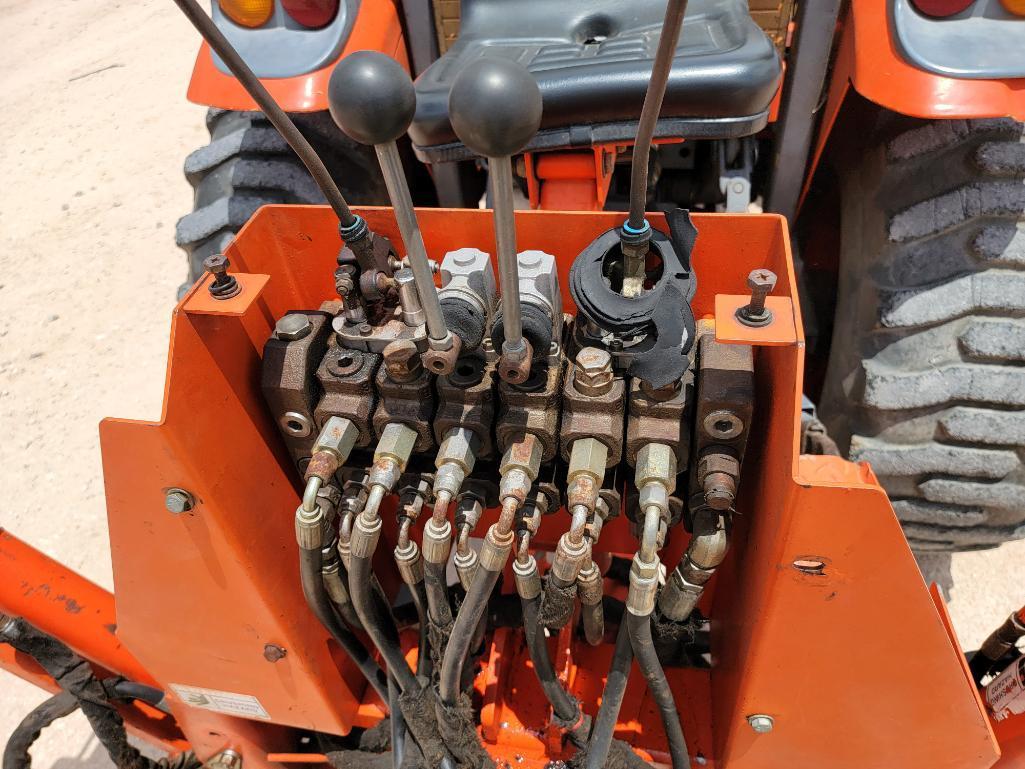 Kioti CK25 Tractor w/Backhoe Attachment