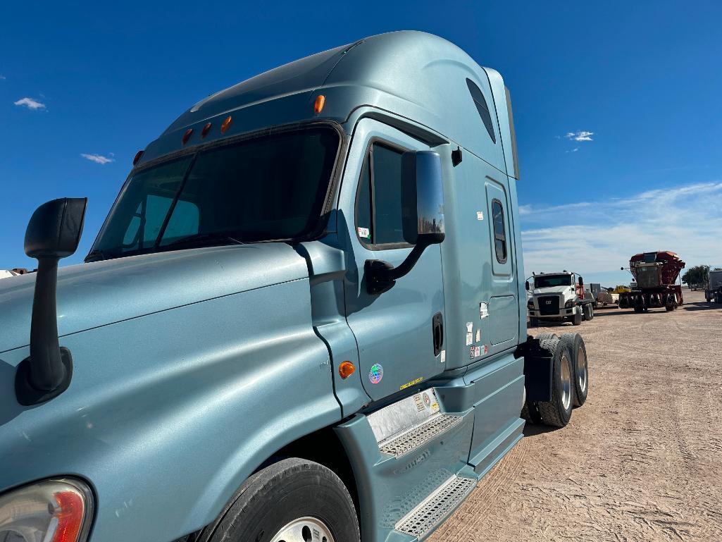 2013 Freightliner Cascadia Truck Tractor