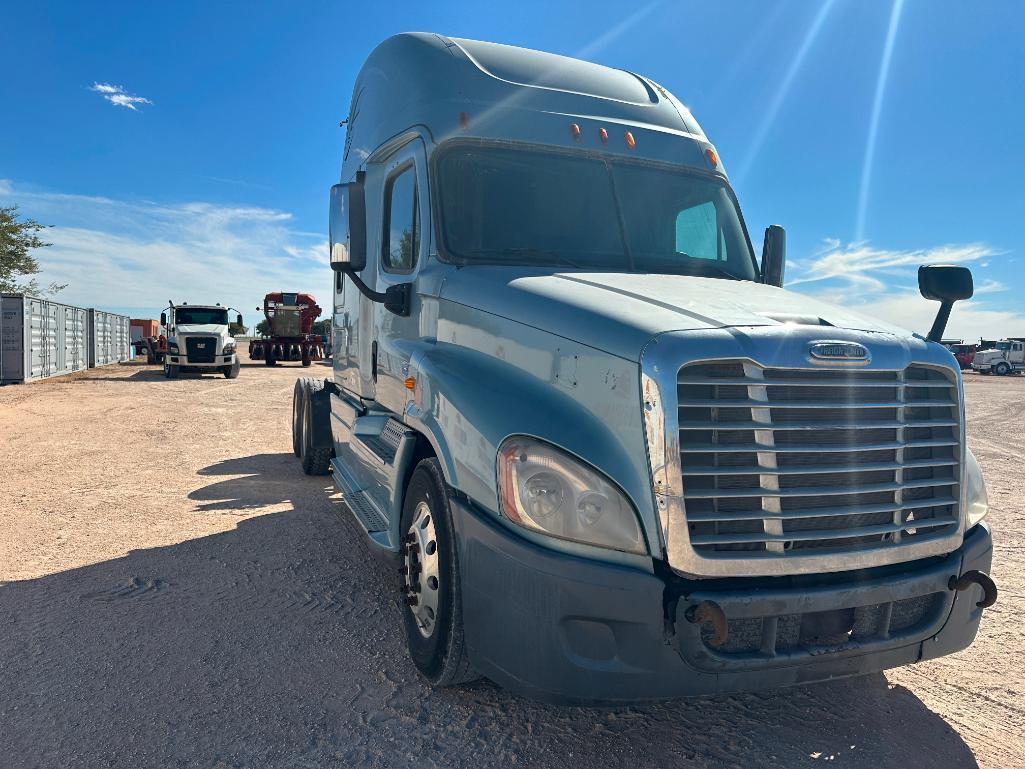 2013 Freightliner Cascadia Truck Tractor