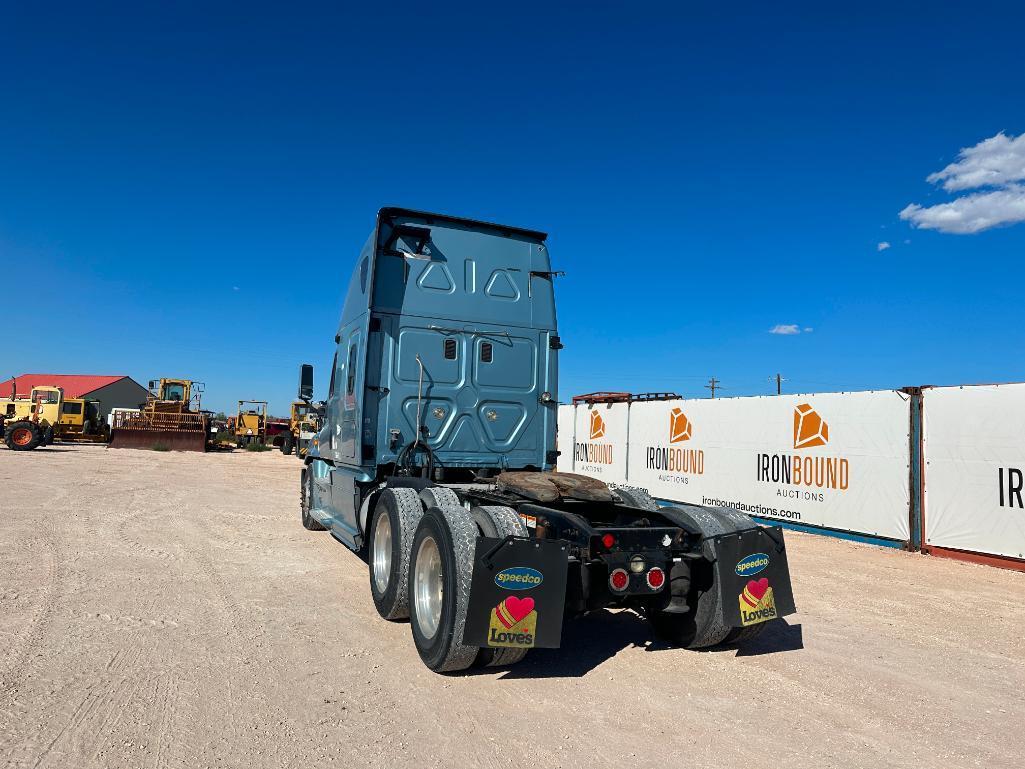 2013 Freightliner Cascadia Truck Tractor