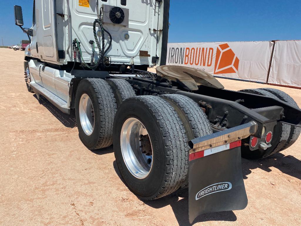 2010 Freightliner Cascadia Truck Tractor