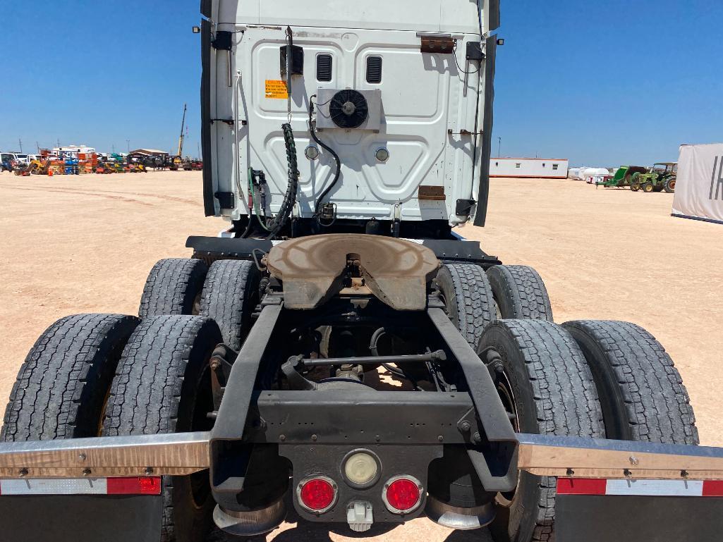 2010 Freightliner Cascadia Truck Tractor