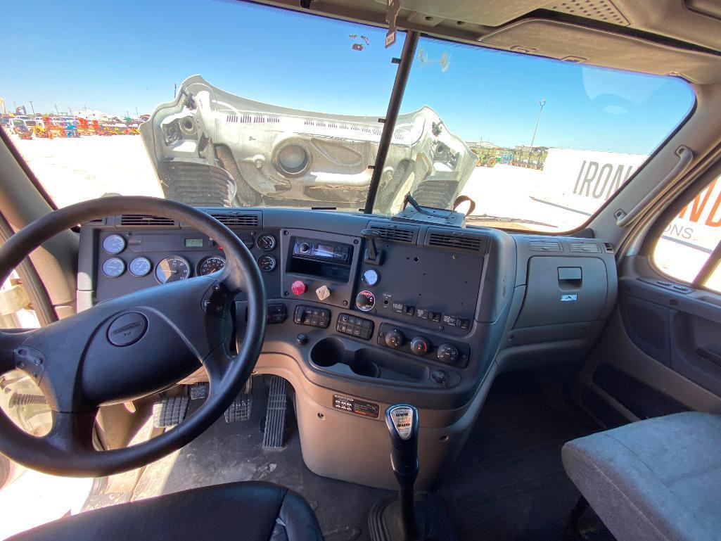 2010 Freightliner Cascadia Truck Tractor