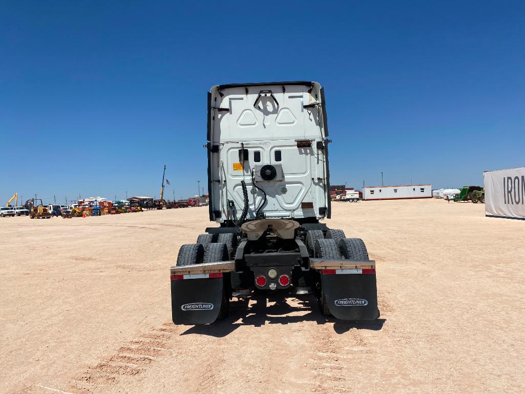 2010 Freightliner Cascadia Truck Tractor