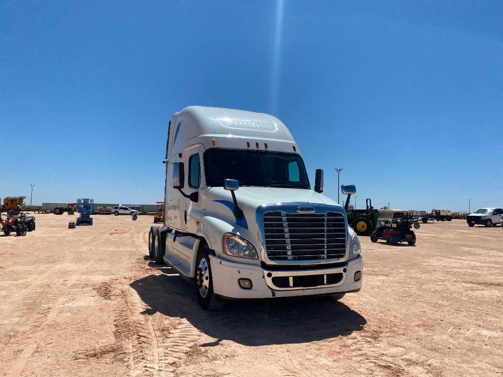 2010 Freightliner Cascadia Truck Tractor