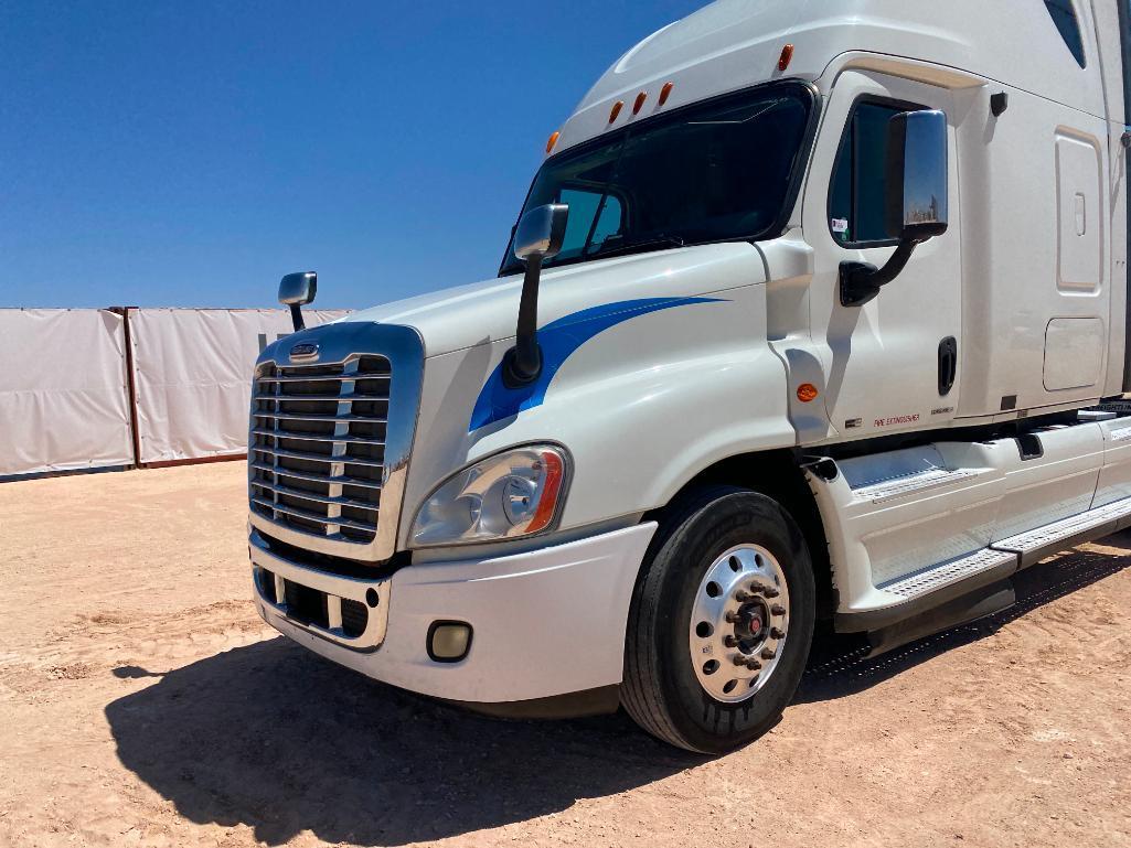 2010 Freightliner Cascadia Truck Tractor