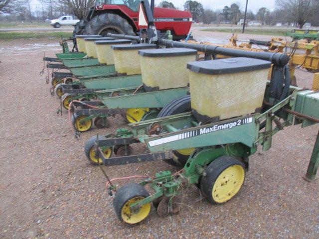 JD 7300 Planter