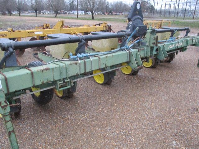 JD 7300 Planter