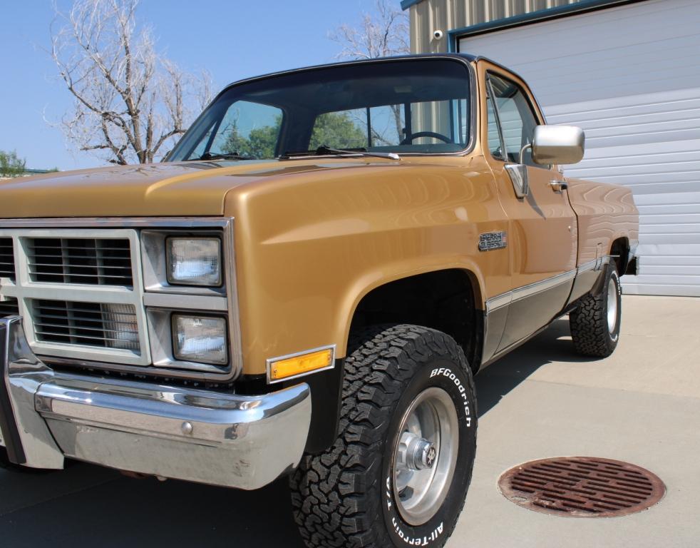 1984 GMC Sierra Classic 4x4 Pickup Truck