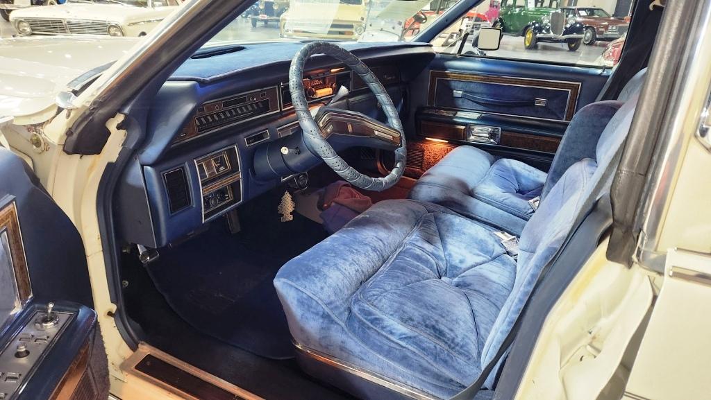 1975 Lincoln Continental Town Car