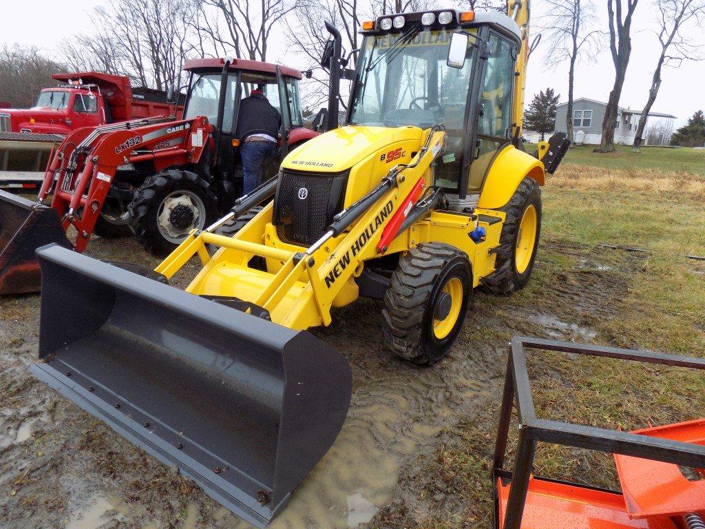 NH B95-C 4WD Backhoe Loader, Ext. Hoe, 2016 Year, 17 Orig. Hours - As New,